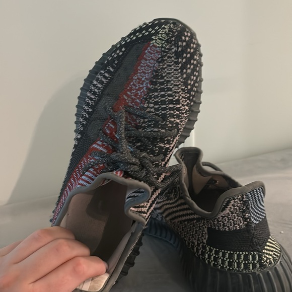 Women's Yeezy size US 6! Purchased originally from GOAT - Picture 4 of 5